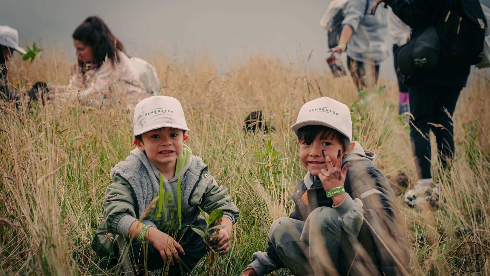 Guía ambiental de Bauen Project realizando un taller de Apropiación Social del Conocimiento con voluntarios